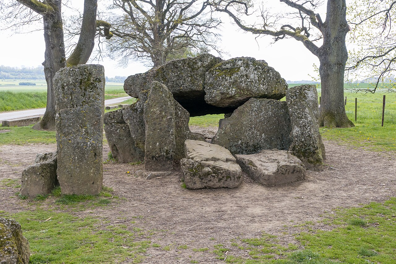 Dolmen de Wéris I vu du nord / Wéris I dolmen viewed from the north